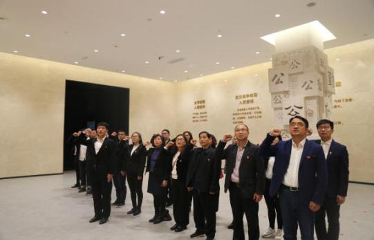 参观廉政教育馆 (2)