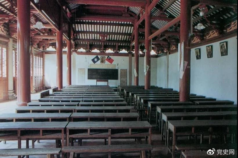 1926年3月,毛泽东任第六届农民运动讲习所所长。图为广州农民运动讲习所课堂。 1926年3月,毛泽东任第六届农民运动讲习所所长。图为广州农民运动讲习所课堂。