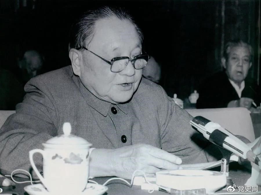 1985年3月7日,邓小平在全国科技工作会议上发表讲话。 1985年3月7日,邓小平在全国科技工作会议上发表讲话。